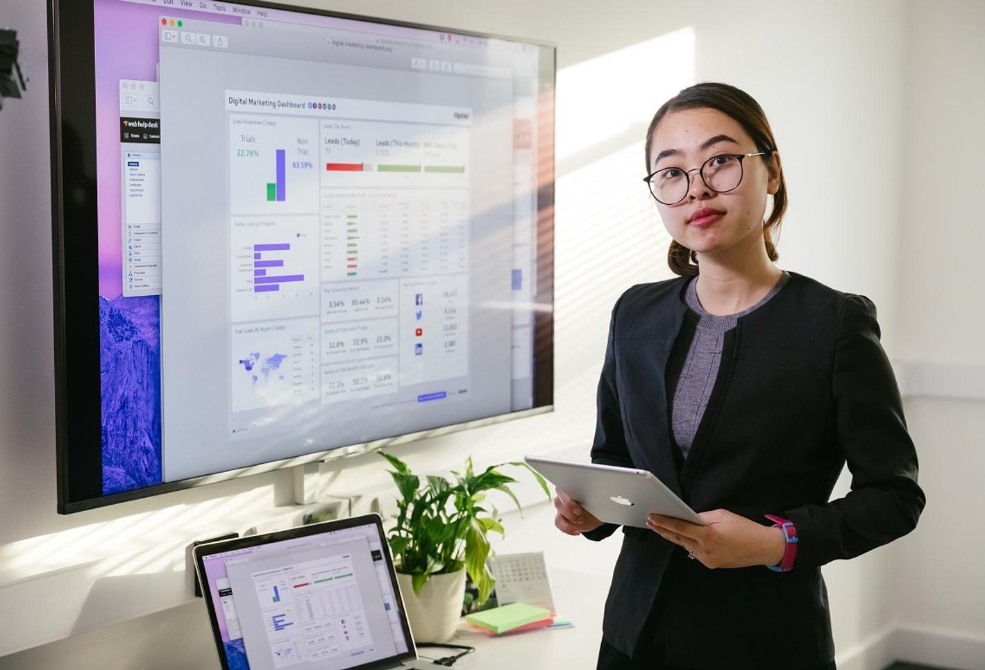 Recruitment specialist standing in front of a screen