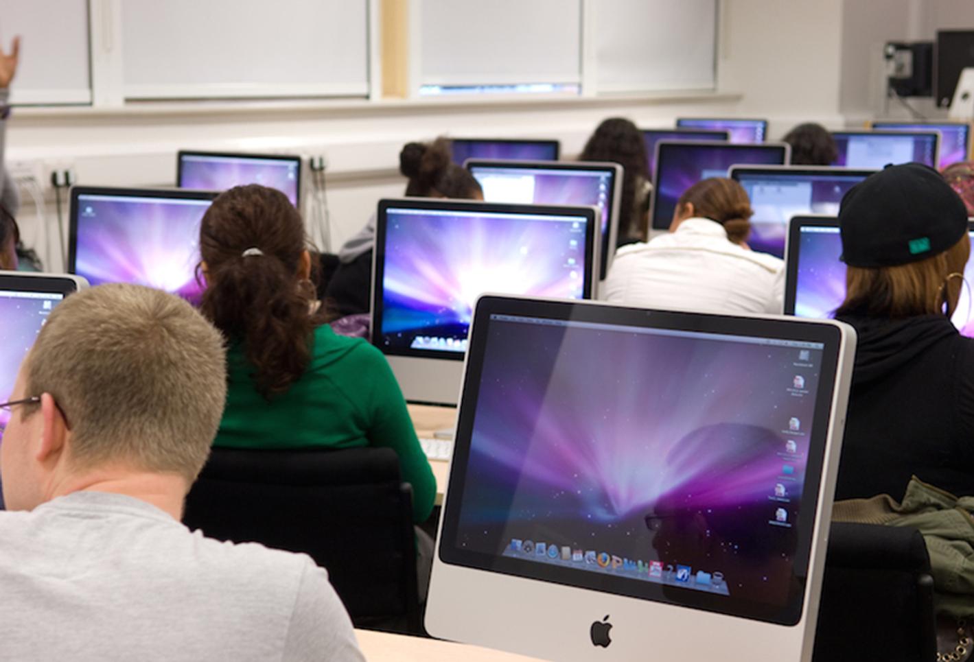 Applied psychology Psychology Computer Lab with students