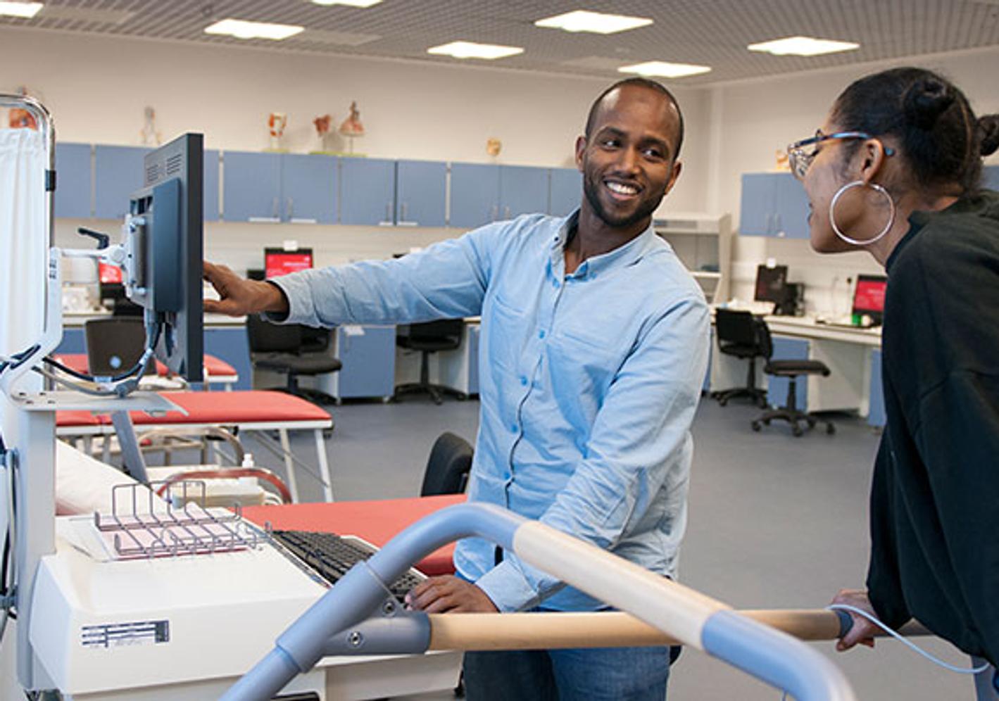 A man and woman conducting experiments in a healthcare science lab, working together to advance scientific knowledge.