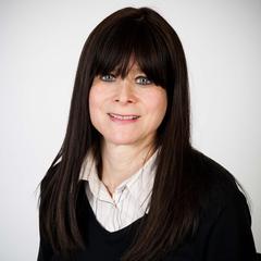 A head and shoulders portrait of Dr Susan Pascoe