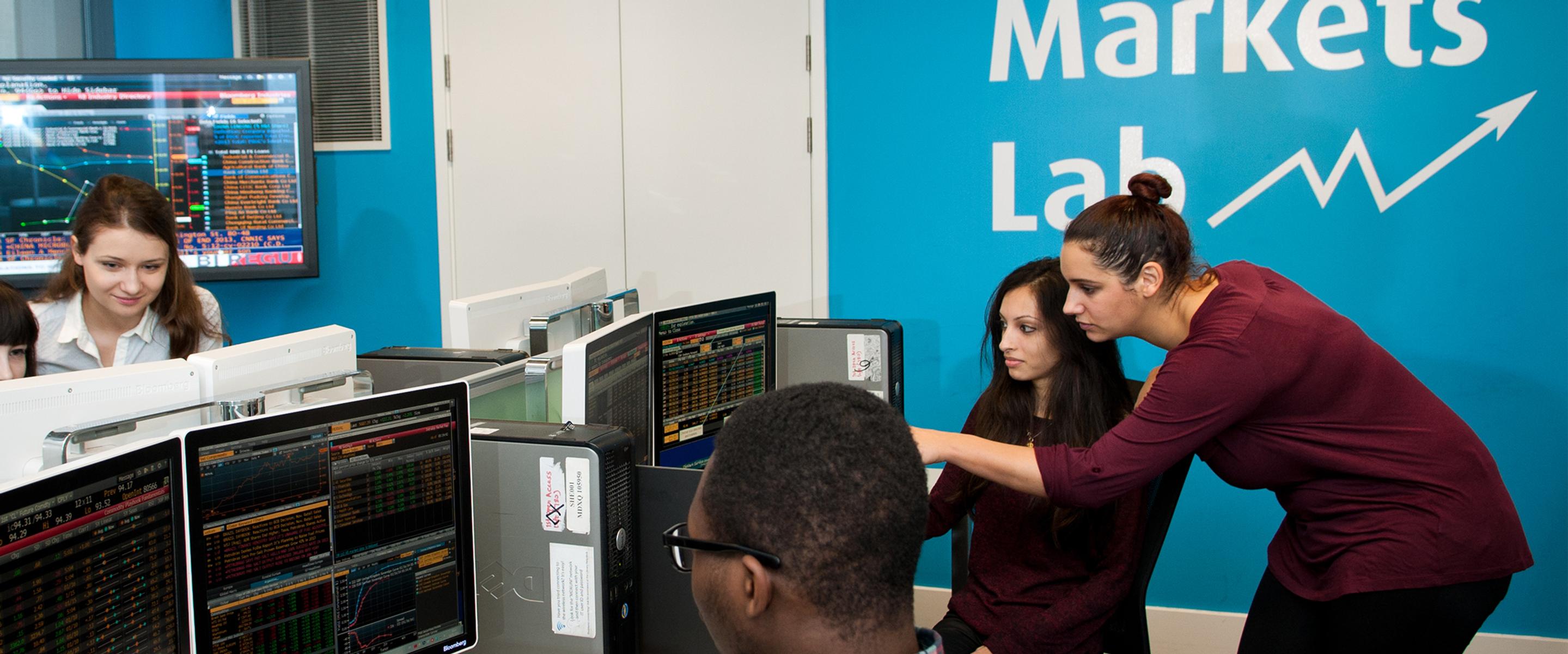 students in financial markets lab