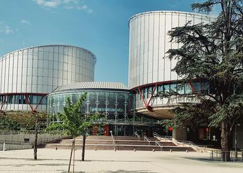 A court building in the sunshine