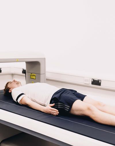 A sports student in a body scanner