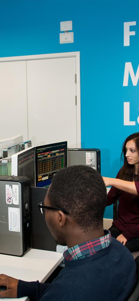 students in financial markets lab