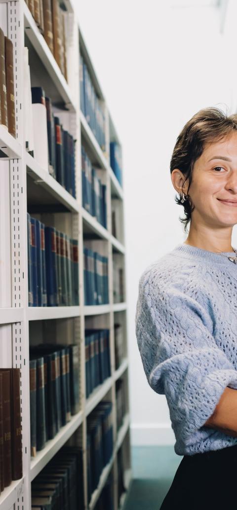 female middlesex university student in the sheppard library carrying books