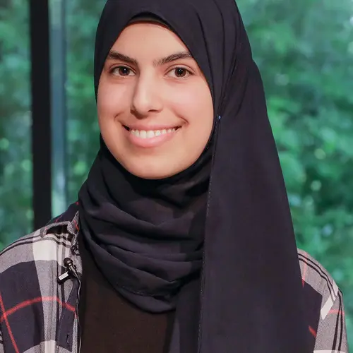 Portrait photo of Middlesex University student Duha
