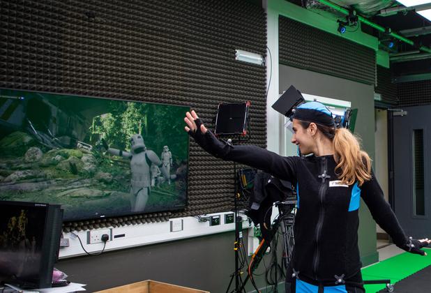 Model with wearable sensors in a motion feature simulation setting