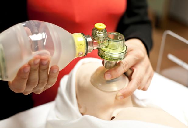resuscitation training on a dummy