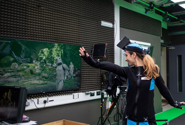 Model with wearable sensors in a motion feature simulation setting