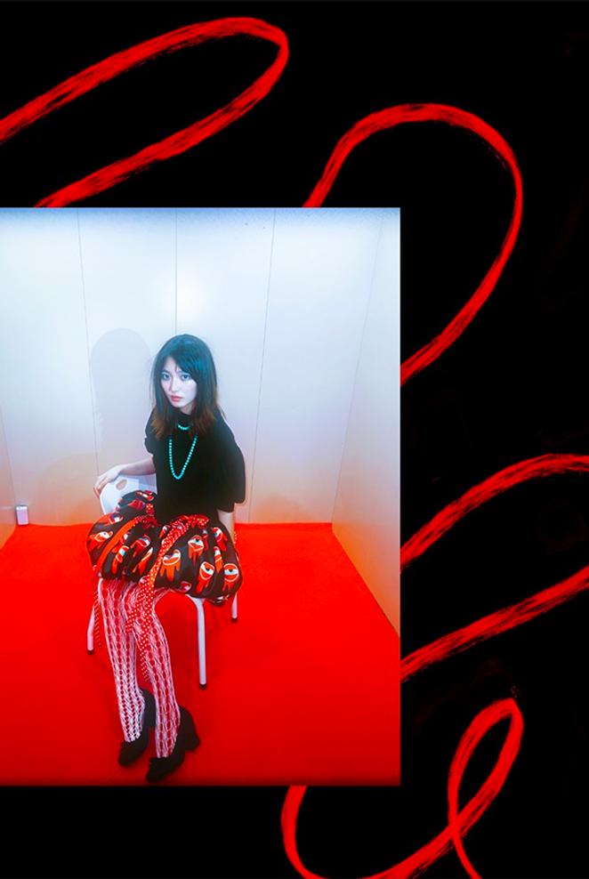 This work by Lin Jiapeng Cecilia showcases a model in red and black clothes to symbolise blurred boundaries between technology and biology