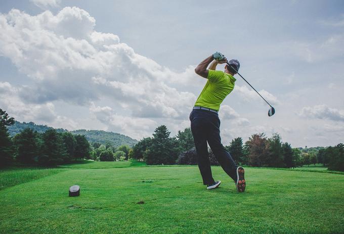 A Picture of a perfect shot by a Golfer