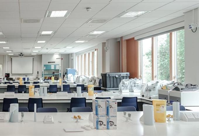 Image showing a laboratory equipped with several tables and chairs, ideal for conducting various scientific studies.