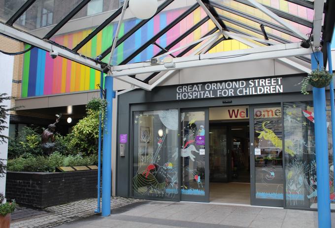 Entrance to Great Ormond Street Hospital for Children: a modern building with a colorful facade and a welcoming entrance.