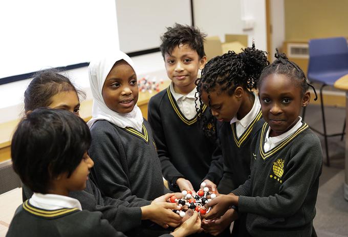 Children with Molymod kits
