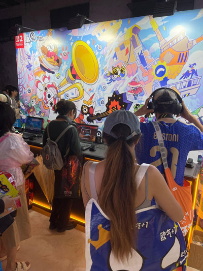 Students inside Ratan exploring game design