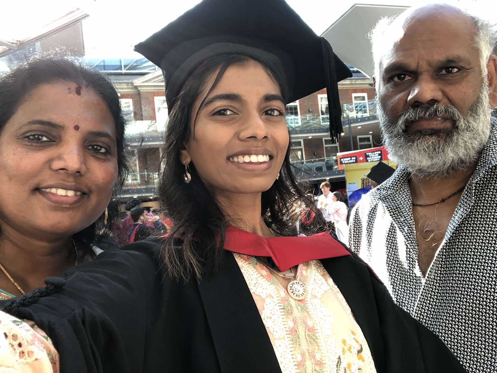 Nivothiga Balendran with-parents