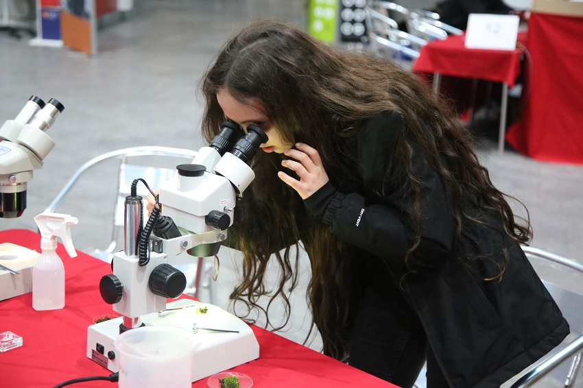 A student witnessing microscopic object